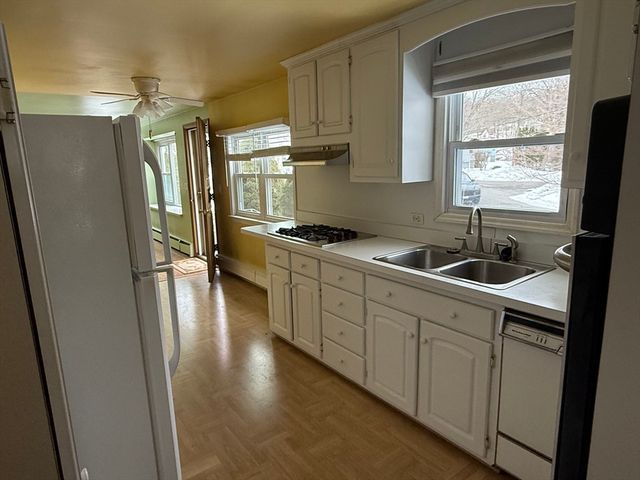 8 Sycamore Cir, Millbury, MA 01527