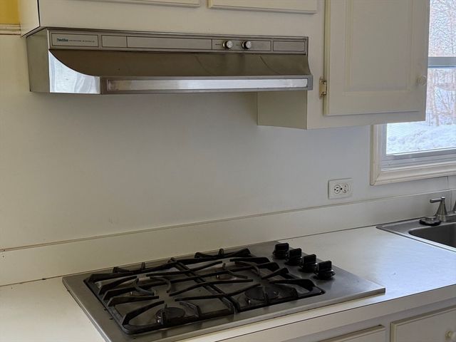 8 Sycamore Cir, Millbury, MA 01527