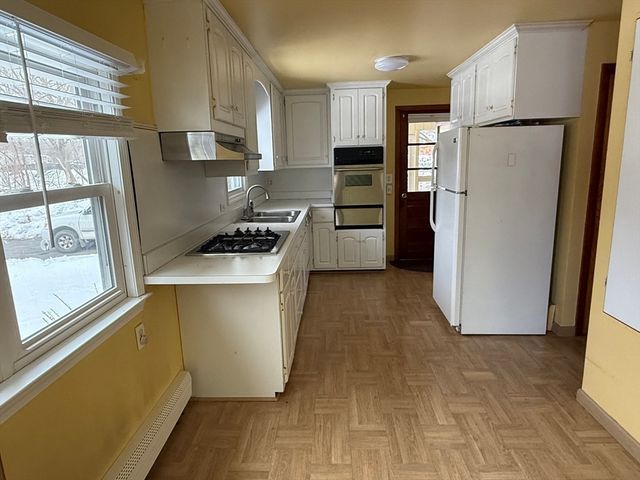 8 Sycamore Cir, Millbury, MA 01527