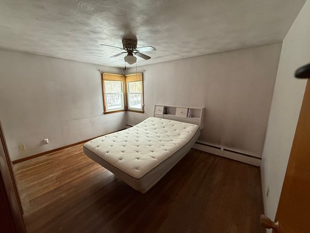 8 Sycamore Cir, Millbury, MA 01527