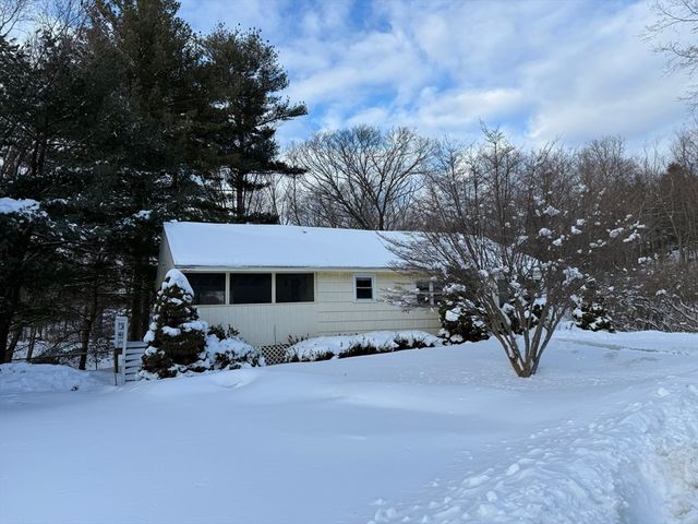 8 Sycamore Cir, Millbury, MA 01527