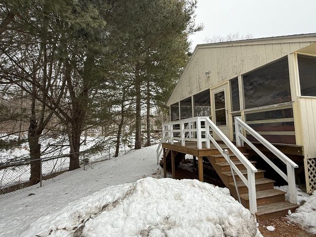 8 Sycamore Cir, Millbury, MA 01527