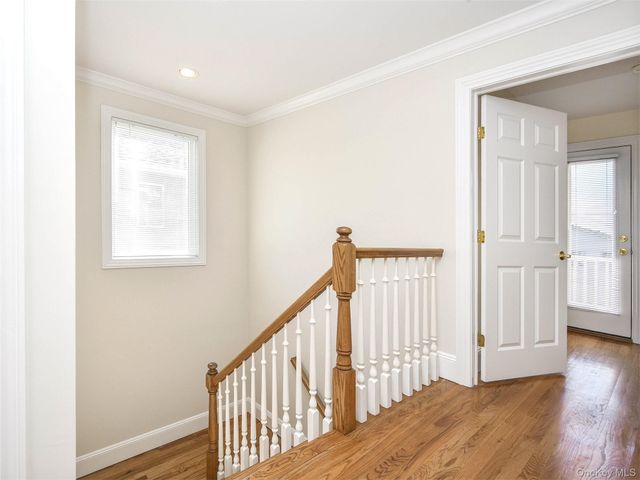 24B Sintsink Dr W, Port Washington, NY 11050