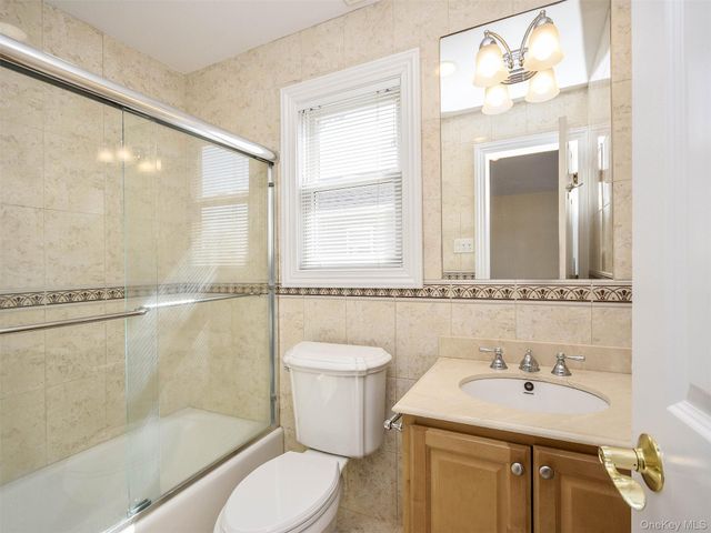 24B Sintsink Dr W, Port Washington, NY 11050