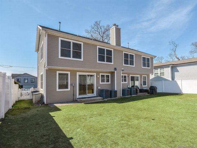 24B Sintsink Dr W, Port Washington, NY 11050