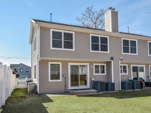 24B Sintsink Dr W, Port Washington, NY 11050