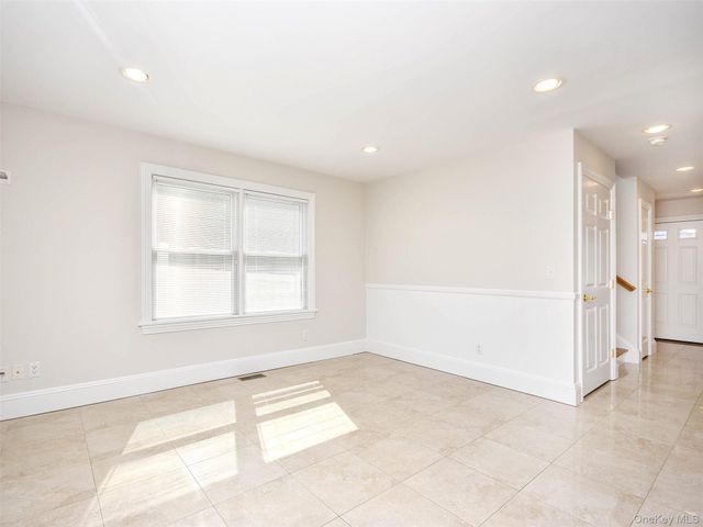 24B Sintsink Dr W, Port Washington, NY 11050