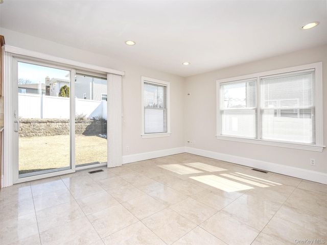 24B Sintsink Dr W, Port Washington, NY 11050