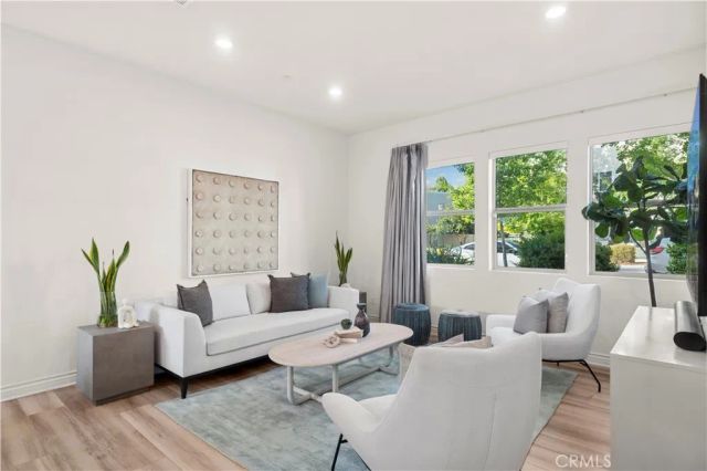 120 Frame, Irvine, CA 92618