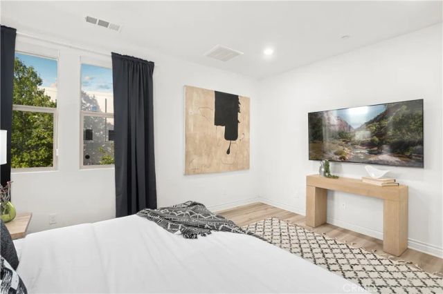 120 Frame, Irvine, CA 92618