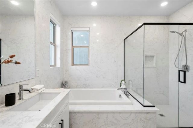 120 Frame, Irvine, CA 92618