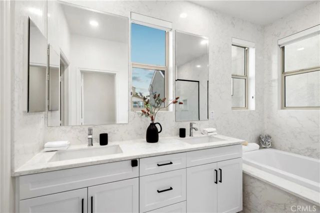 120 Frame, Irvine, CA 92618