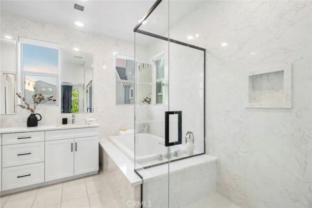 120 Frame, Irvine, CA 92618