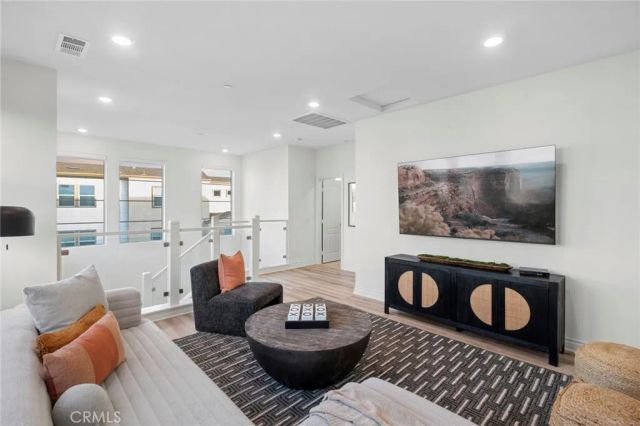 120 Frame, Irvine, CA 92618