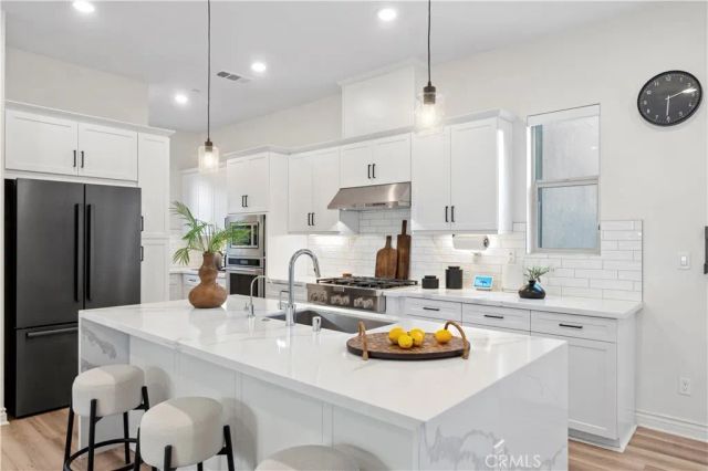 120 Frame, Irvine, CA 92618