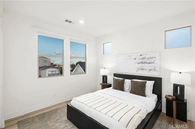 120 Frame, Irvine, CA 92618