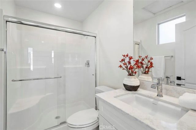 120 Frame, Irvine, CA 92618