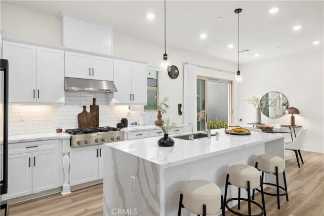 120 Frame, Irvine, CA 92618