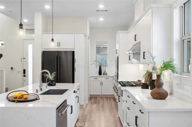 120 Frame, Irvine, CA 92618