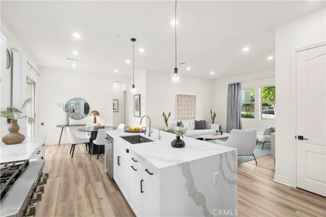 120 Frame, Irvine, CA 92618