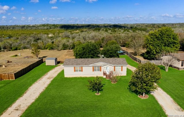153 Davie, Marion, TX 78124