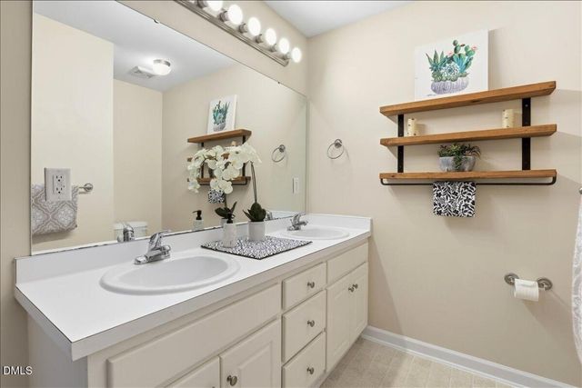 215 W Moss Creek Drive, Clayton, NC 27520