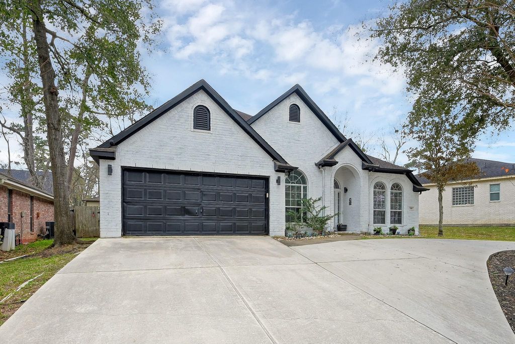 180 Park Way, Conroe, TX 77356