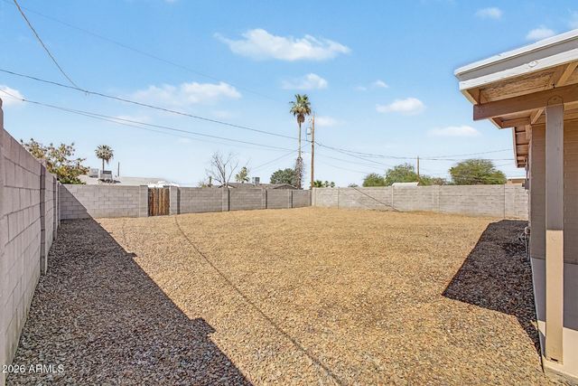 808 E DESERT Drive N, Phoenix, AZ 85042