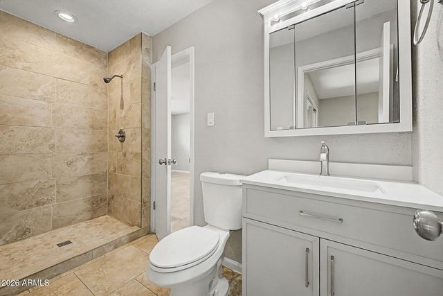808 E DESERT Drive N, Phoenix, AZ 85042