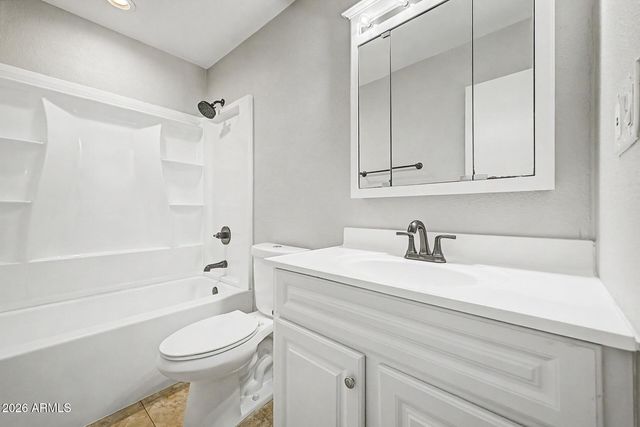 808 E DESERT Drive N, Phoenix, AZ 85042