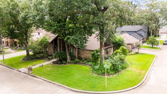 6919 Fawncliff Drive, Houston, TX 77069
