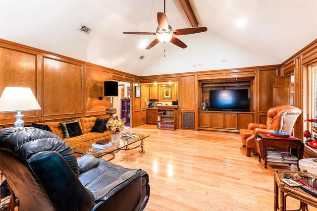 6919 Fawncliff Drive, Houston, TX 77069