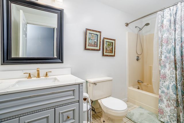 100 Shawna St, Fitchburg, MA 01420