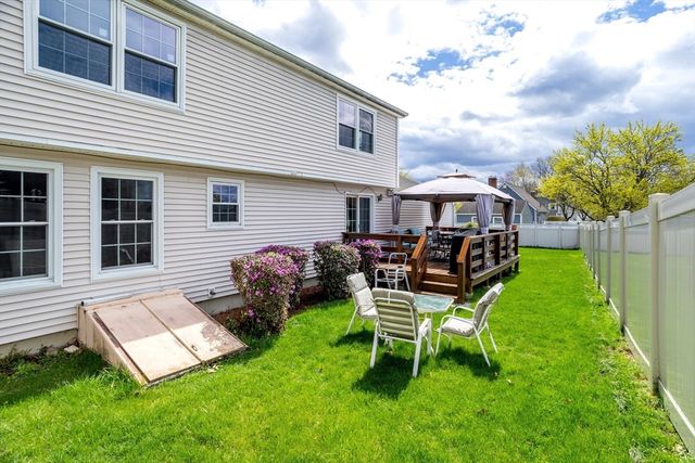 100 Shawna St, Fitchburg, MA 01420