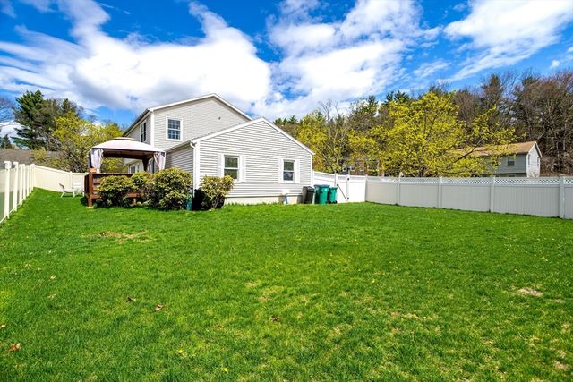 100 Shawna St, Fitchburg, MA 01420