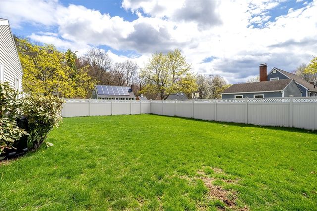 100 Shawna St, Fitchburg, MA 01420