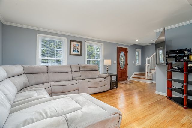 100 Shawna St, Fitchburg, MA 01420