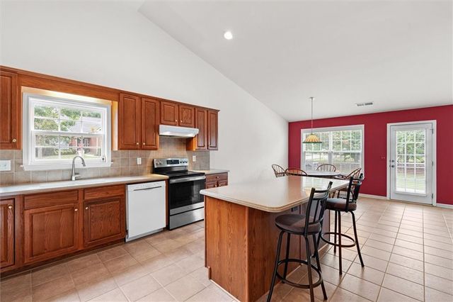 1092 S Creek Dr, Villa Rica, GA 30180