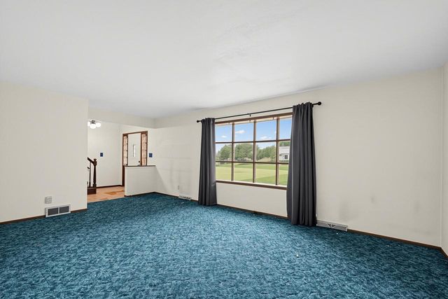 5320 S Tuckaway DRIVE, Greenfield, WI 53221