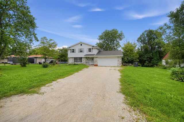 5320 S Tuckaway DRIVE, Greenfield, WI 53221