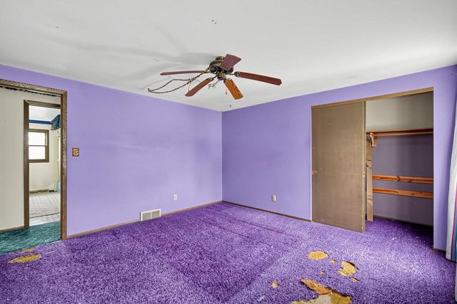 5320 S Tuckaway DRIVE, Greenfield, WI 53221