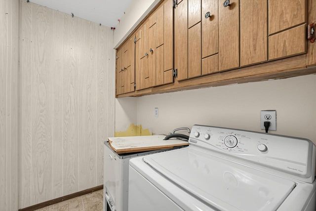 5320 S Tuckaway DRIVE, Greenfield, WI 53221