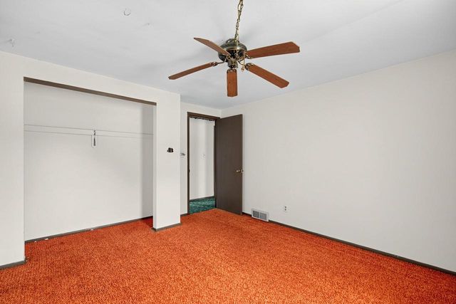 5320 S Tuckaway DRIVE, Greenfield, WI 53221