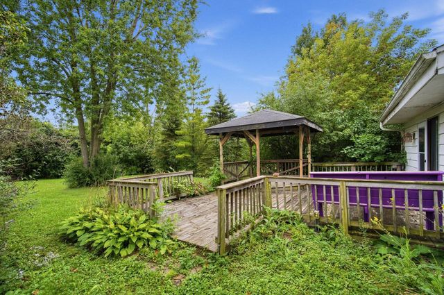 5320 S Tuckaway DRIVE, Greenfield, WI 53221