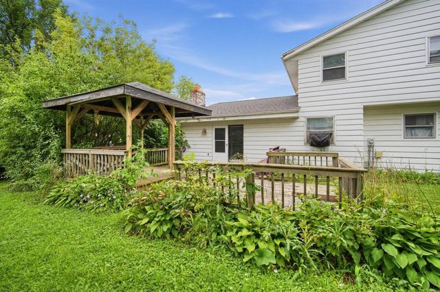 5320 S Tuckaway DRIVE, Greenfield, WI 53221