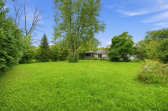 5320 S Tuckaway DRIVE, Greenfield, WI 53221