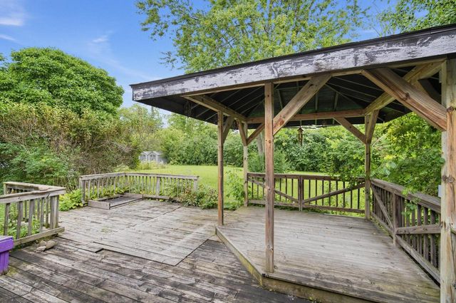 5320 S Tuckaway DRIVE, Greenfield, WI 53221