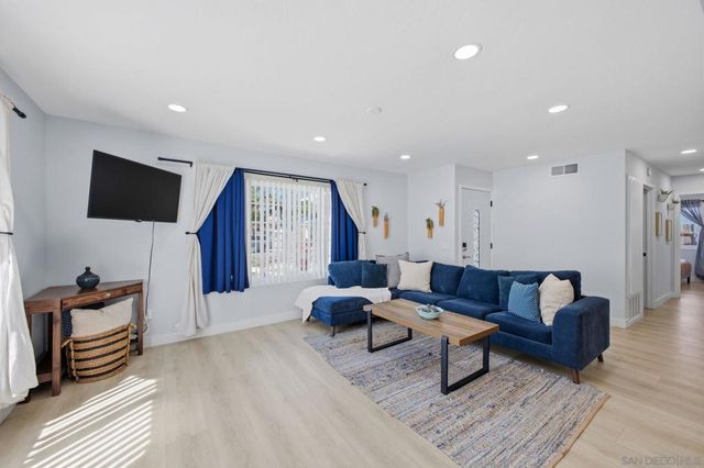 11131 Tyrolean Way, San Diego, CA 92126