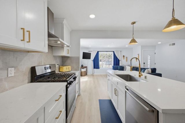 11131 Tyrolean Way, San Diego, CA 92126