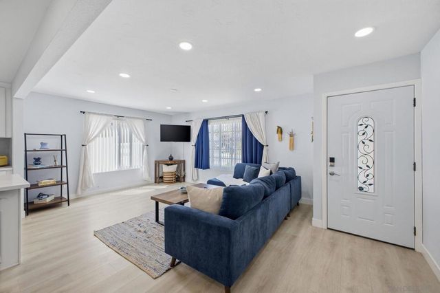 11131 Tyrolean Way, San Diego, CA 92126